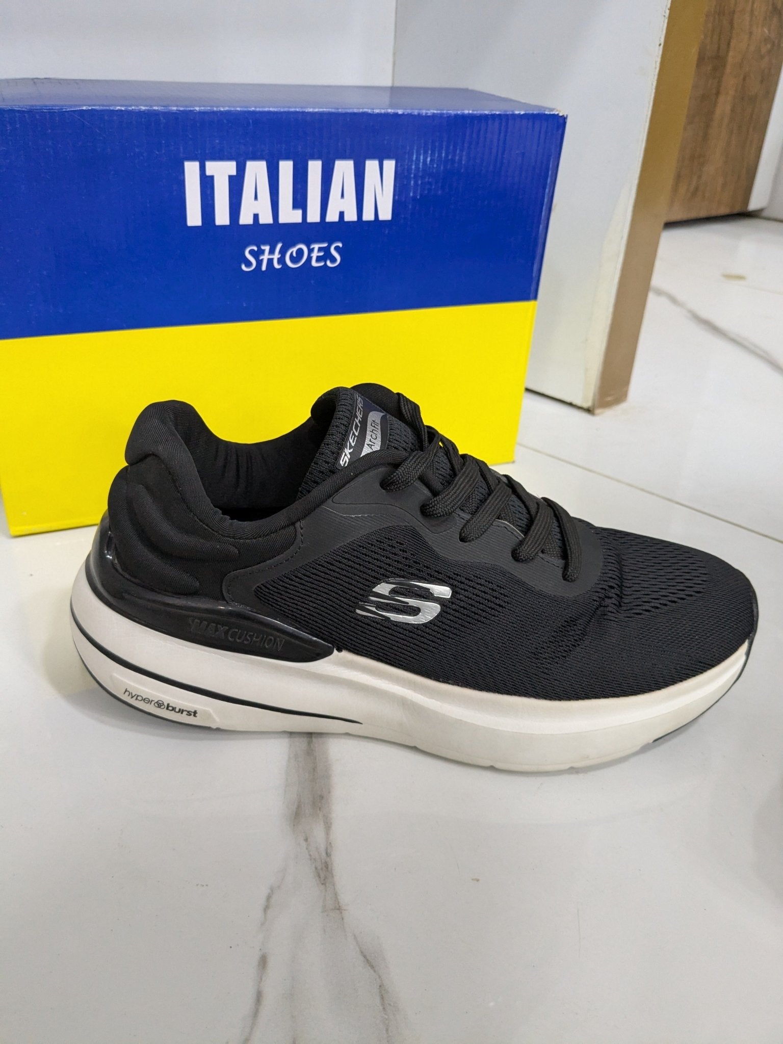 IT - 43 Skechers Lace - Up Sports Shoes – Black - Italian Shoes