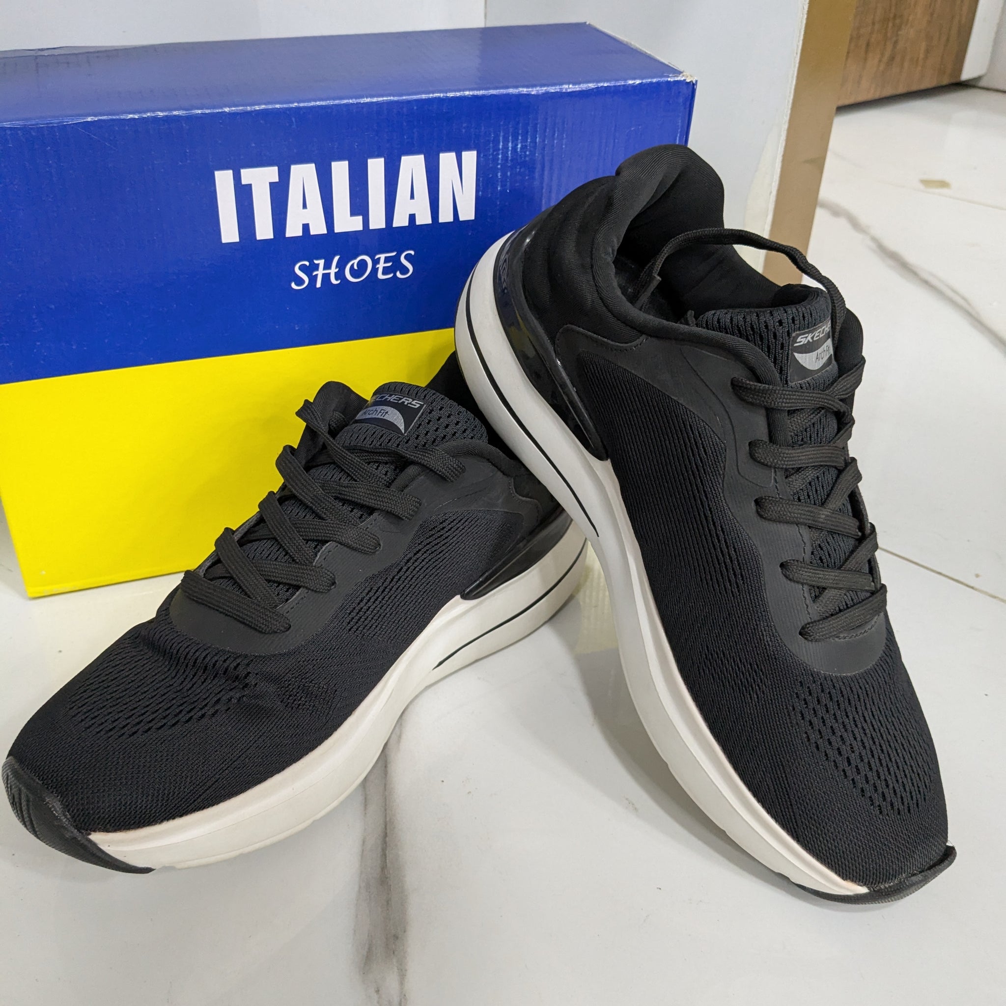 IT-43 Skechers Lace-Up Sports Shoes – Black
