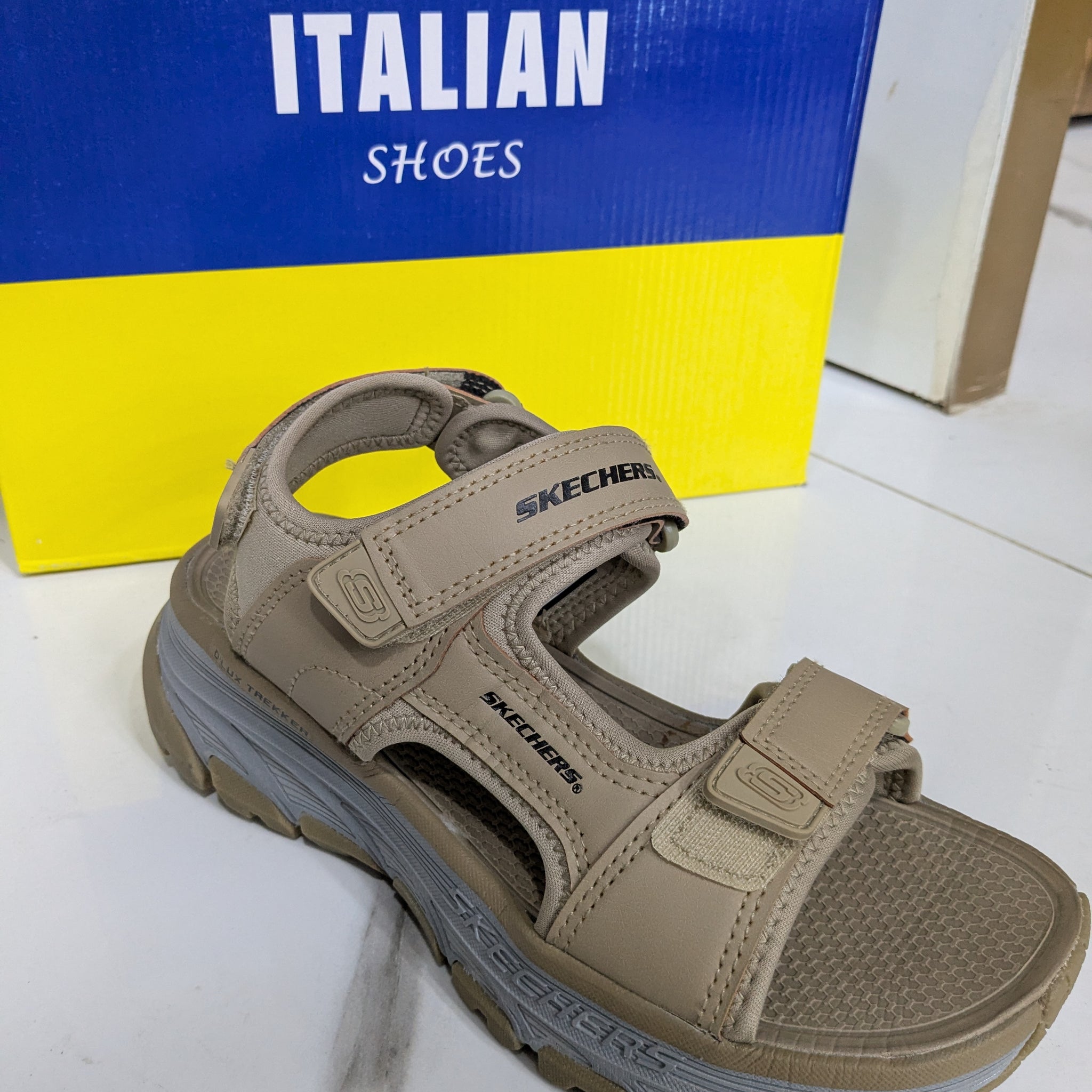 IT-47 Skechers Trekker Sandal – light Brown