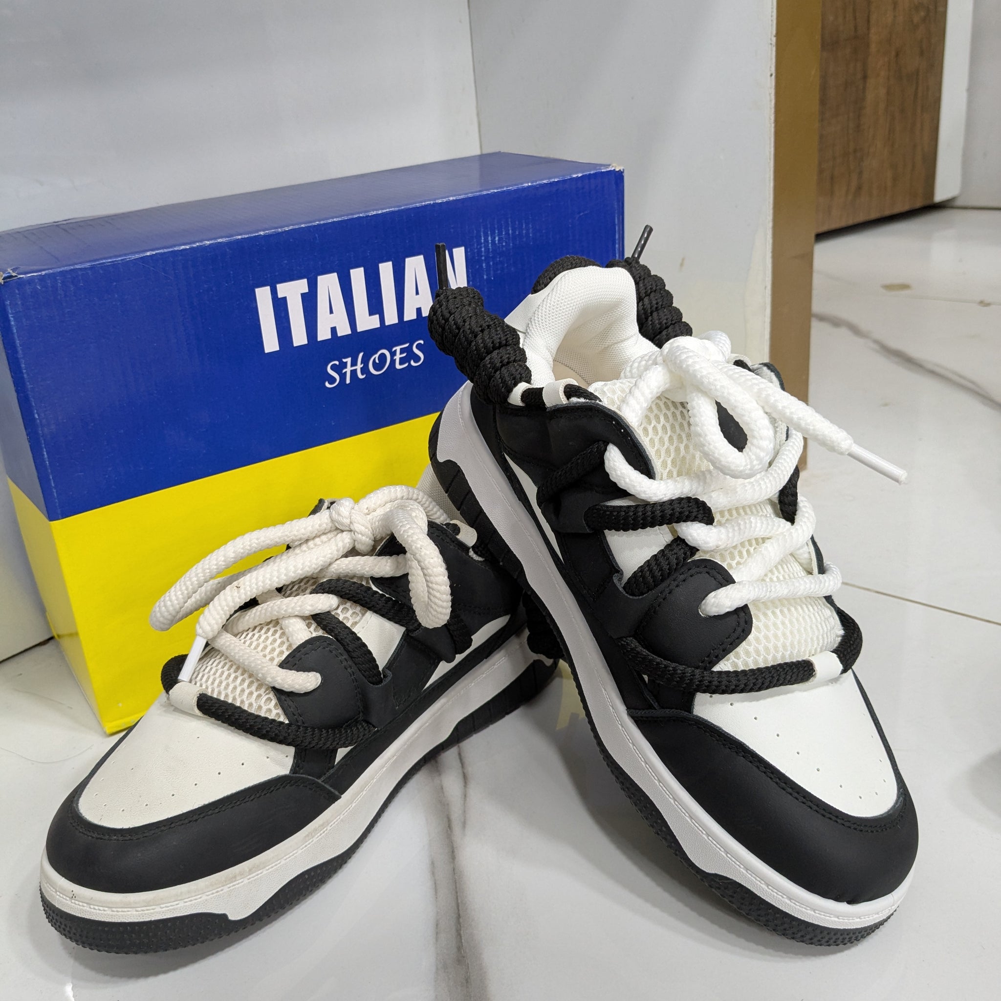 IT-57 Women’s Sneakers – Black White