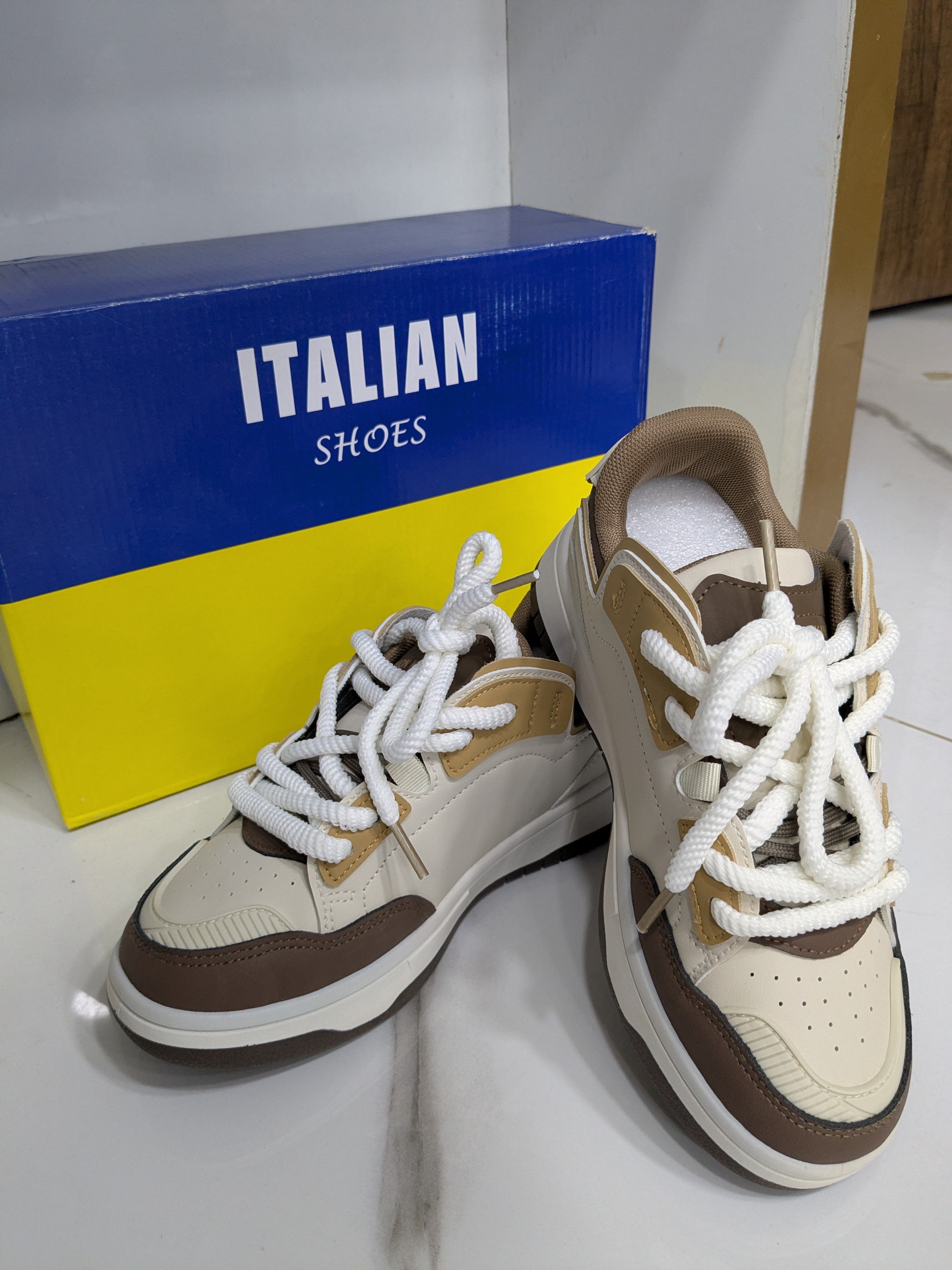 IT-60 Women’s Sneakers – Brown White